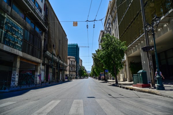 Αδειάζουν την Αθήνα οι αδειούχοι του Αυγούστου - Αυξημένη κίνηση στα λιμάνια