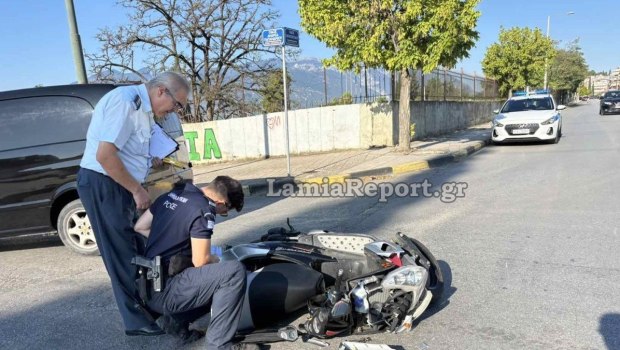 Λαμία: Στο νοσοκομείο μοτοσικλετιστής που παρασύρθηκε από 84χρονη οδηγό