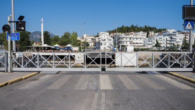 Χαλκίδα: Δόθηκε ξανά στην κυκλοφορία οχημάτων η παλιά γέφυρα του Ευρίπου