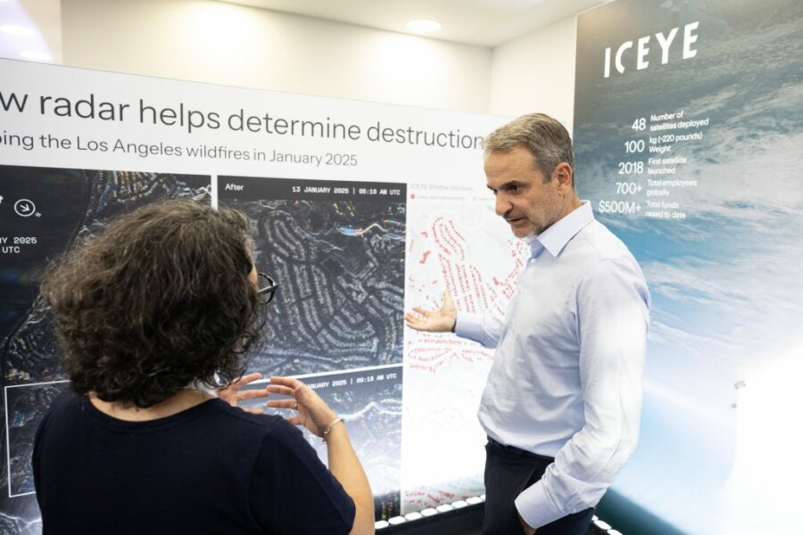 Επίσκεψη Μητσοτάκη στην εταιρεία ICEYE: «Κρίσιμο να παραμείνουμε στην τεχνολογική αιχμή της προόδου»