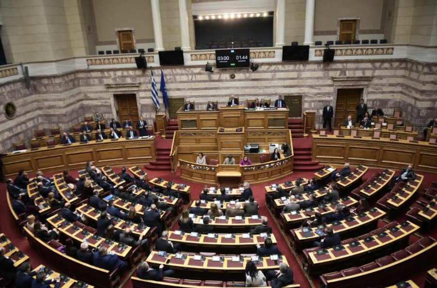 Βουλή: Η αντιπολίτευση παραμένει χώρια παρά τον κοινό βηματισμό