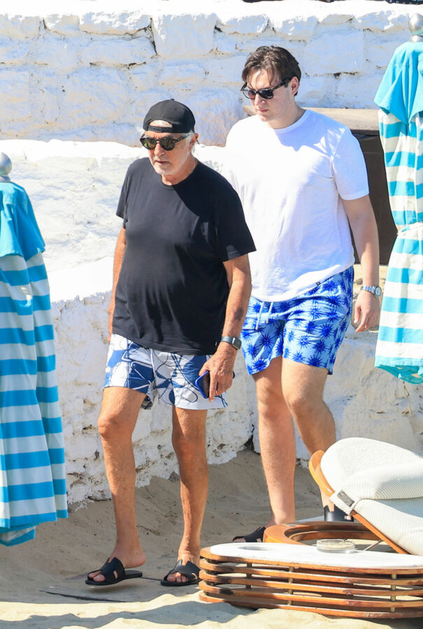 Flavio Briatore: O πρώην ισχυρός άνδρας της Formula 1 μαζί με τη σύζυγό του Elisabetta Gregoraci στη Μύκονο - Φωτογραφίες