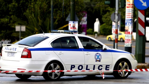 Χολαργός: Ενοπλος ανδρας πέταξε μολότοφ και ταμπουρώθηκε στο σπίτι του