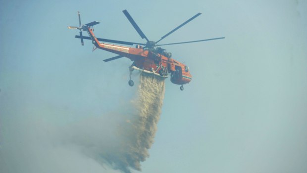 Φωτιά στα Βίλια Αττικής: Καίγεται δασική έκταση - Σηκώθηκαν πέντε εναέρια μέσα
