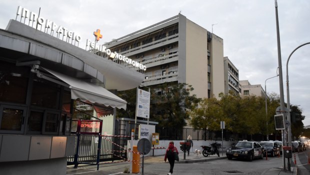 Θεσσαλονίκη: Παραμένει διασωληνωμένος ο 9χρονος που έπεσε από μπαλκόνι - Φέρει κρανιοεγκεφαλικές κακώσεις