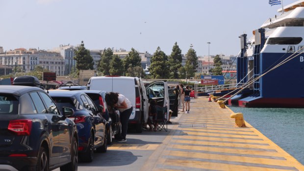 Κανονικά τα δρομολόγια των πλοίων από Πειραιά - Πότε ξεκινάνε στη Ραφήνα