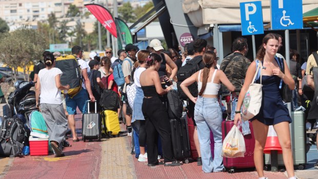 Πειραιάς: Ένταση έξω από το πλοίο για Νάξο - Αρνήθηκαν σε πάνω από 100 επιβάτες την επιβίβαση
