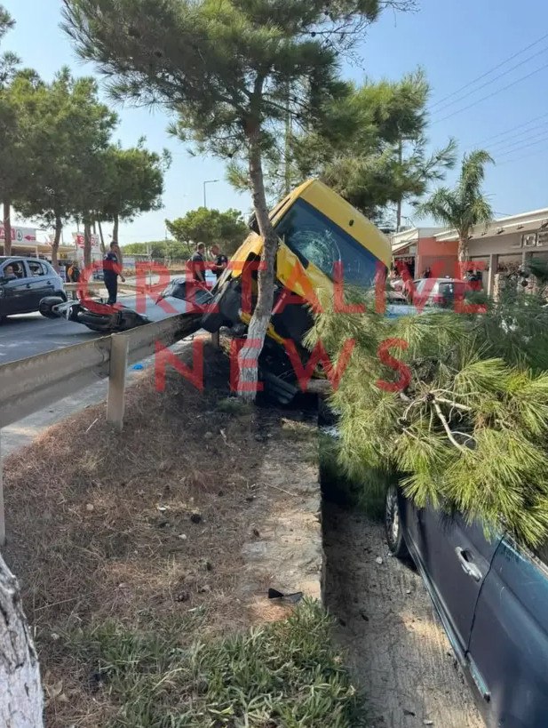 Χερσόνησος: Τραγωδία - Φορτηγό συγκρούστηκε με μηχανή και παρέσυρε πεζό - Σοκαριστικό βίντεο