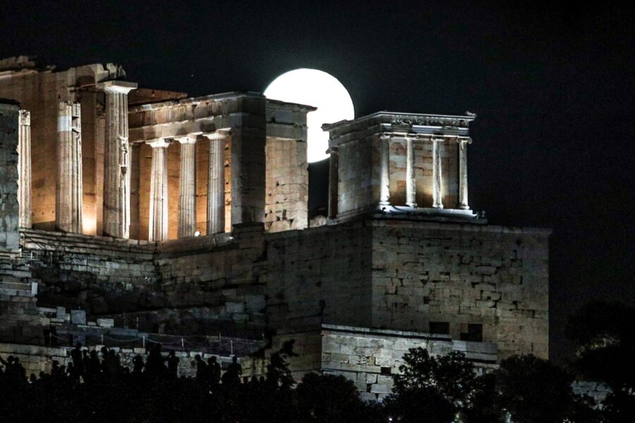 Πανσέληνος του οξύρρυγχου: Μαγικές εικόνες πάνω από την Ελλάδα
