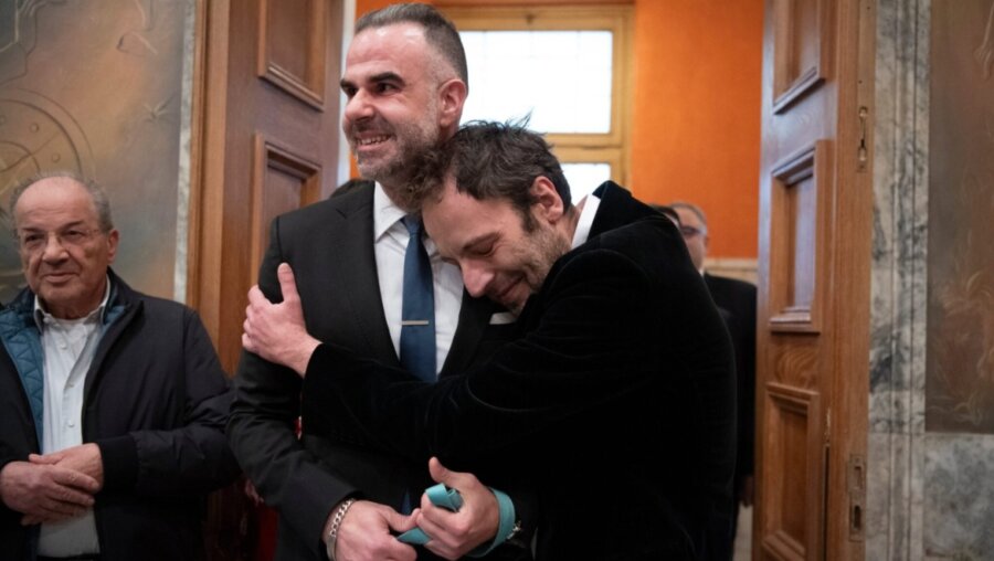 Αύγουστος Κορτώ: Οι τρυφερές ευχές στο σύζυγό του, Αναστάσιο Σαμουηλίδη - «Γιορτάζω κάθε μέρα από τότε που σε γνώρισα»