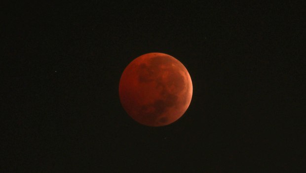 Προσεχώς ολική έκλειψη σελήνης - Τι πρέπει να ξέρετε για το «ματωμένο φεγγάρι»