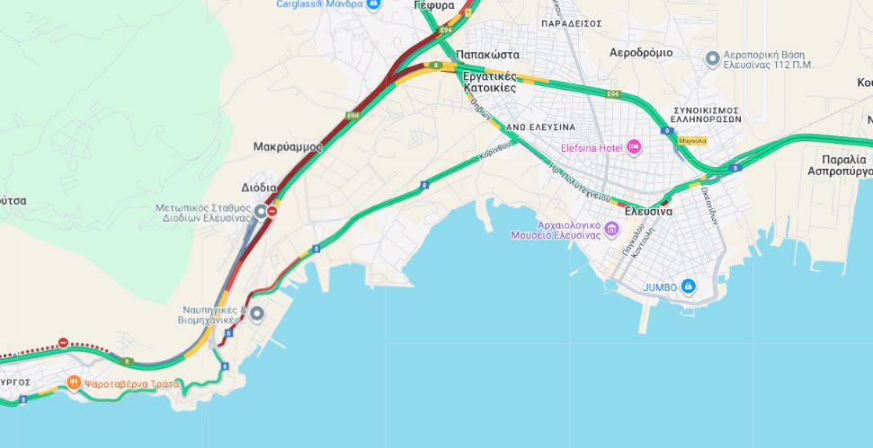 Μποτιλιάρισμα στην Αθηνών - Κορίνθου: Διακοπή κυκλοφορίας λόγω εκτροπής φορτηγού