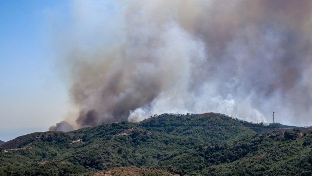 Φωτιά στη Χίο – Αντιδήμαρχος Πολιτικής Προστασίας στο in: Έχουν καεί σπίτια και αυτοκίνητα, ανεξέλεγκτη η κατάσταση