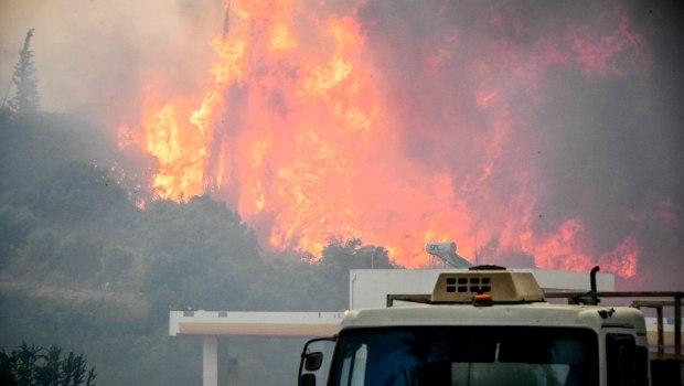 Πολύ υψηλός κίνδυνος πυρκαγιάς σε δέκα περιφέρειες - Απαγόρευση κυκλοφορίας σε δάση