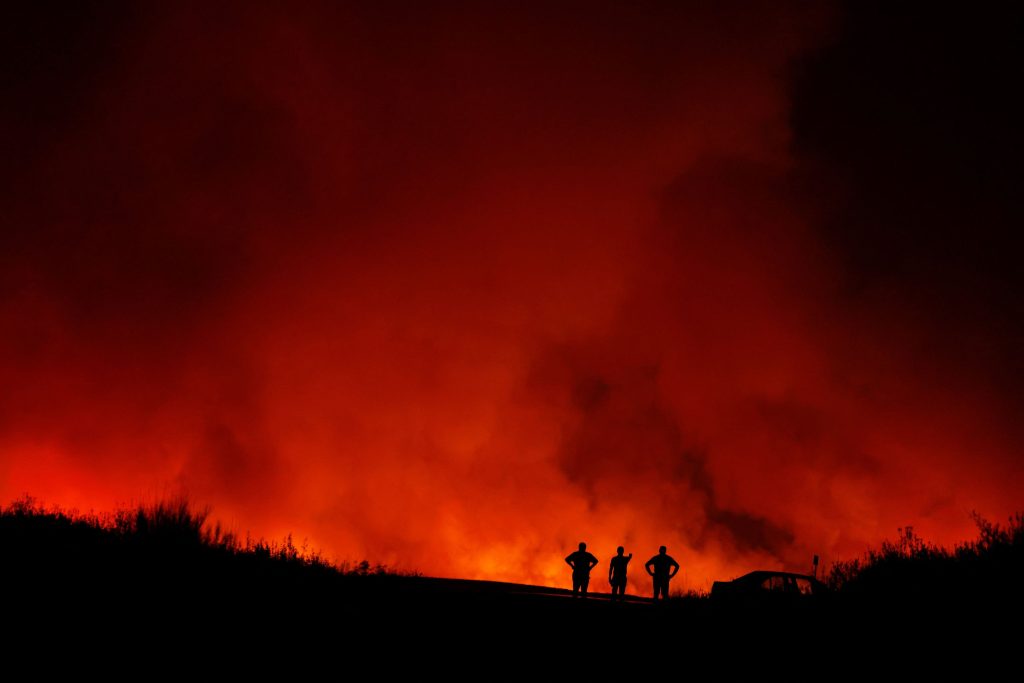 Σε κατάσταση συναγερμού από τις φωτιές η Ισπανία:  9.500 εκτοπισμένοι, δύο νεκροί και πολλοί τραυματίες