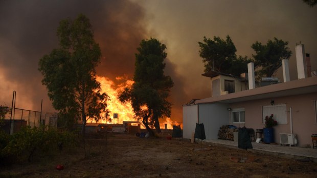 Αρόη Πάτρας: Εικόνες κόλασης από τη φωτιά