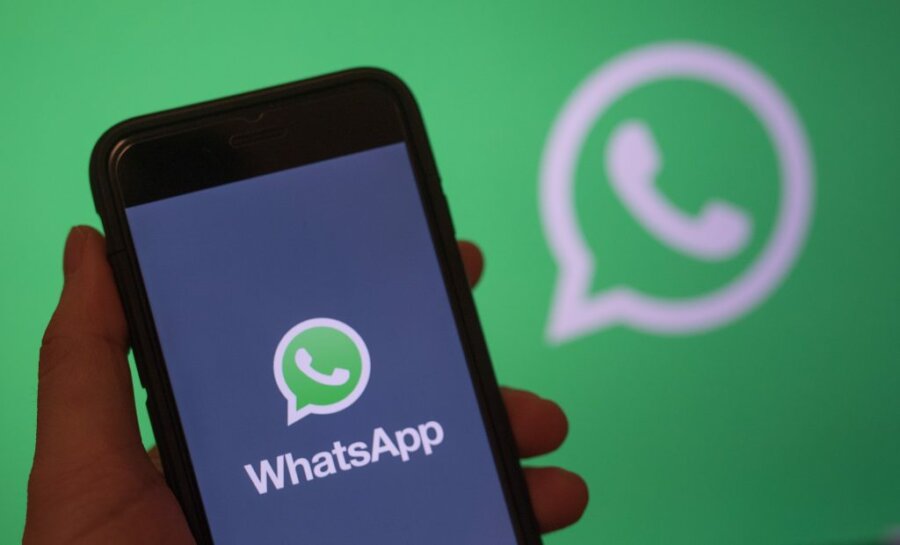 Λογότυπο WhatsApp σε κινητό