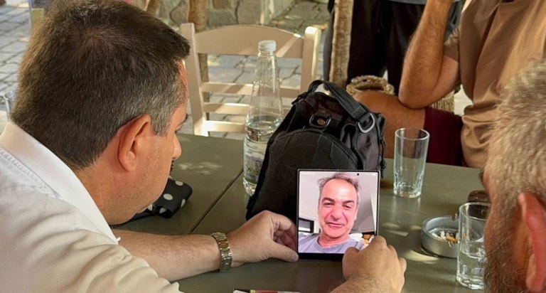 Είναι μεγάλη η καταστροφή στη Βολισσό και ο πόνος των κατοίκων αβάσταχτος. Ο Πρωθυπουργός επικοινώνησε μέσω βίντεοκλήσης με τον Πρόεδρο της Βολισσού και ενημερώθηκε για τις άμεσες ανάγκες. Συναντήθηκα προσωπικά με τους κατοίκους, άκουσα τις ανησυχίες τους. Η κυβέρνηση θα σταθεί δίπλα τους με πράξεις, στηρίζοντας την αποκατάσταση και την οικονομική ανάταξη της περιοχής. Από σήμερα ξεκινά η καταγραφή των ζημιών, ώστε να προχωρήσουμε άμεσα στην ενίσχυση των πληγέντων.