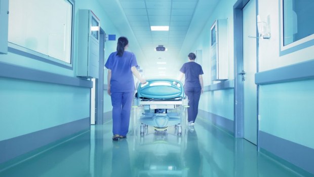 Πάτρα: Συγκλονίζει η μητέρα της 14χρονης που βγήκε από τη ΜΕΘ - «Δεν το πίστευα ότι το παιδί μου θα γυρίσει»
