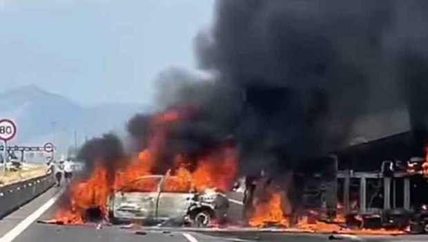 Ξάνθη: Είχαν σταματήσει για τα διόδια τα δύο ΙΧ που παρέσυρε το φορτηγό - Πώς συνέβη το φριχτό τροχαίο στην Εγνατία Οδό