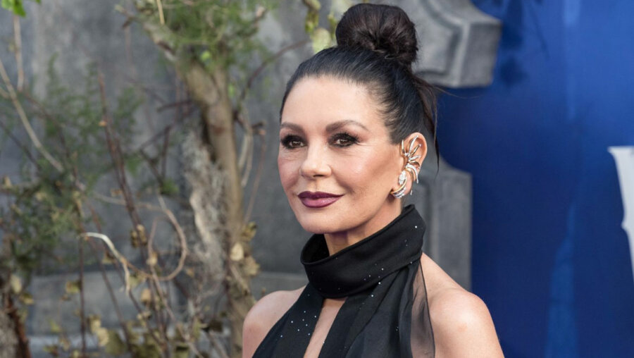 Catherine Zeta-Jones: «Δεν είναι υπερβολή να έχεις 4 σπίτια»