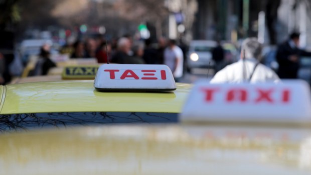 Ταξιτζής στην Κρήτη αποβίβασε μητέρα 3 παιδιών για να πάρει κούρσα τουριστών