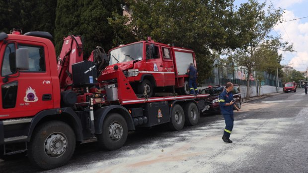 Τροχαίο ατύχημα με πυροσβεστικό όχημα - Ένας πυροσβέστης ελαφρά τραυματίας στη Νέα Χαλκηδόνα