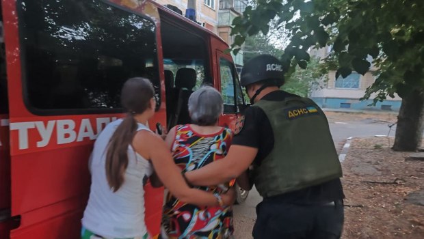 Ουκρανία: Γυναίκα νεκρή από πυρά του ρωσικού πυροβολικού στη Νικόπολη