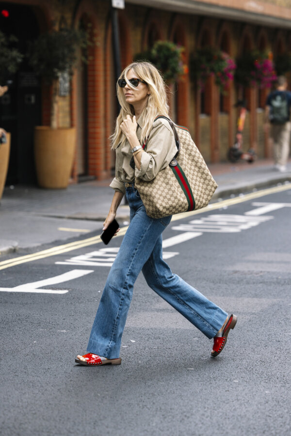Sienna Miller: Με το πιο stylish φλατ για το φθινόπωρο