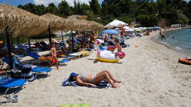 MyCoast: Χιλιάδες καταγγελίες για παράνομη κατάληψη παραλίας και έλλειψη ναυαγοσώστη