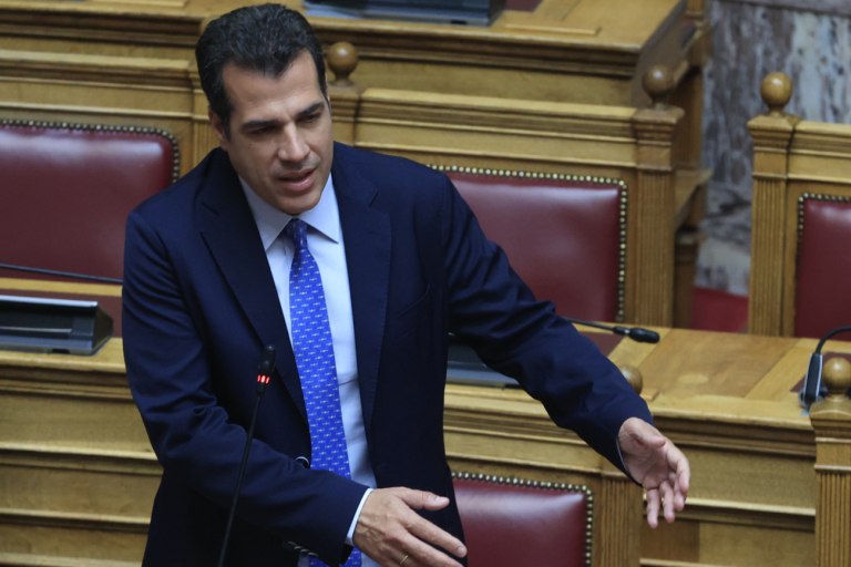 ΣΥΡΙΖΑ: Μαζέψτε τον Πλεύρη - Δεν είναι ούτε αφεντικό ούτε εργοδότης στο υπουργείο