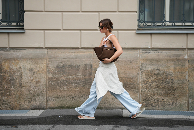 5 στυλάτοι τρόποι για να φορέσεις τα baggy jeans τώρα και τον Σεπτέμβριο