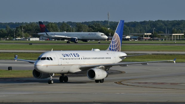 Delta – United: Μηνύσεις για αεροπορικές θέσεις με «θέα» αλλά χωρίς παράθυρο