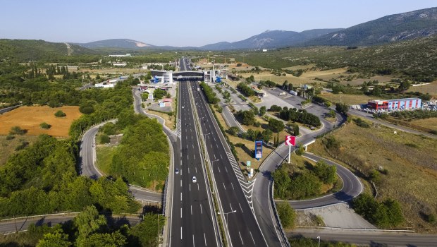 Εθνική Οδός: Ιλιγγιώδης ταχύτητα από οδηγό - Έφτασε τα 200 χλμ/ώρα, συνελήφθη και του πήραν το δίπλωμα