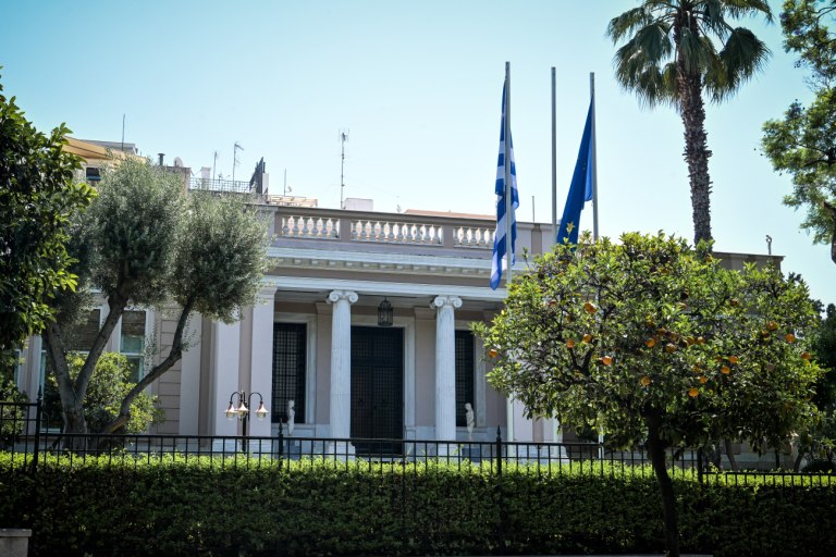 «Η κυβέρνηση θέλει να ενισχύει τους λίγους» - Αντιπολιτευτικά πυρά για την οικονομία