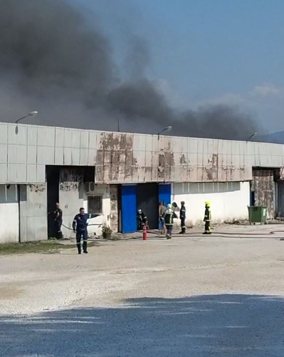Θεσσαλονίκη: Φωτιά σε συνεργείο αυτοκινήτων στα Λαγυνά