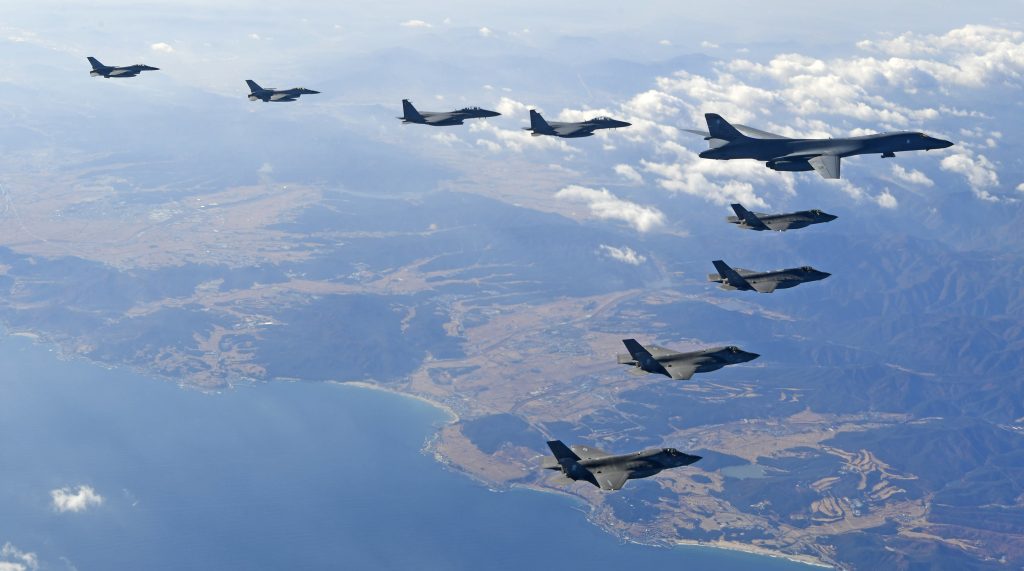 Μαχητικά αεροσκάφη σε πτήση