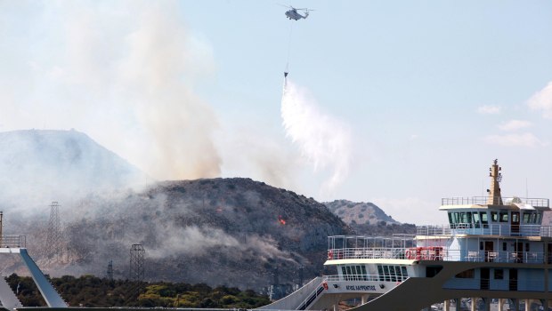 Φωτιά σε εξέλιξη στη Σαλαμίνα - Μεγάλη κινητοποίηση της πυροσβεστικής