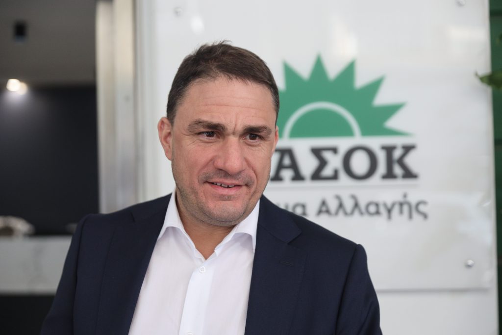 Τσουκαλάς για Παύλο Μαρινάκη: «Αν ψάχνουν πολιτικούς απατεώνες, να κοιτάξουν στον καθρέφτη τους»