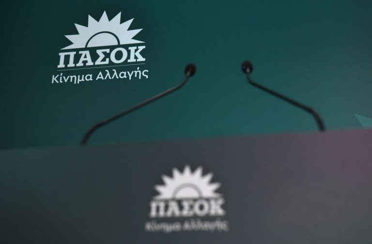 «Ελλείψει σημαντικών επιδόσεων στην ανάπτυξη, τις επενδύσεις και το κόστος ζωής, η κυβέρνηση ματαίως θριαμβολογεί για να μας πείσει ότι αυτό το αποτέλεσμα οφείλεται στην πραγματική ανάπτυξη της οικονομίας», τονίζει το ΠΑΣΟΚ - ΚΙΝΑΛ.
