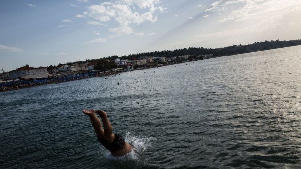 Λιμενικοί σε κυνήγι… «απονεριστών» στην Σίκινο