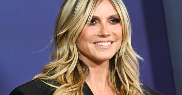 Heidi Klum: «Η ηλικία δεν με ενοχλεί – η επιδερμίδα μου απλώς αλλάζει»