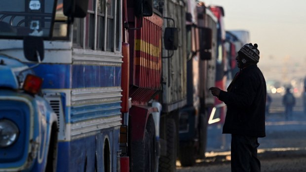 ΗΠΑ: Ο Τραμπ απειλεί να διακόψει τη χρηματοδότηση τριών Πολιτειών, εάν οι επαγγελματίες οδηγοί δεν γνωρίζουν αγγλικά