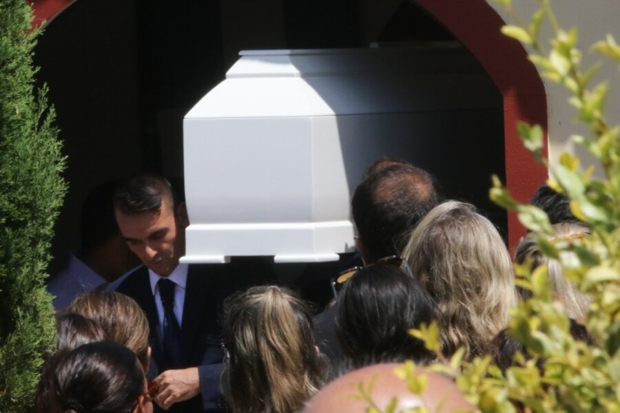 Ανείπωτη θλίψη στην κηδεία της Αλεξάνδρας Νικολαΐδου - Αντίο σε μία γυναίκα με όνειρα και φιλοδοξίες