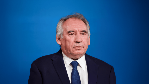 Γαλλία: Ο Φρανσουά Μπαϊρού δίνει το παράδειγμα της λιτότητας