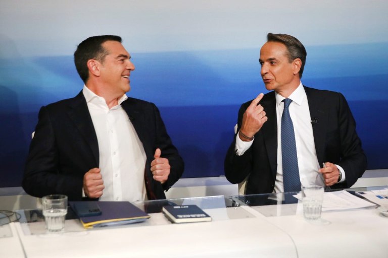 Όταν η ΝΔ ξεχνά πως είναι αστικό κόμμα, ο Τσίπρας γελά και την προκαλεί να γελοιοποιηθεί λίγο ακόμα