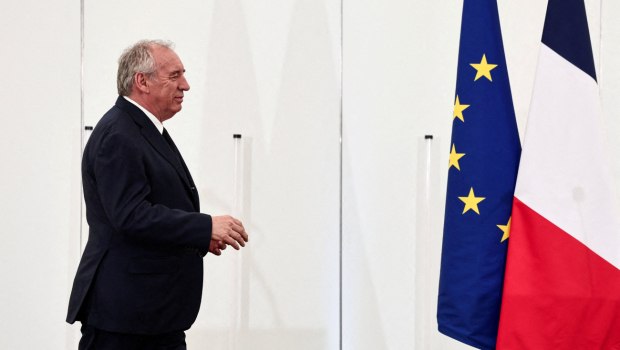Γαλλία-δημοσκόπηση: Το 63% θέλει διάλυση της Βουλής και εκλογές