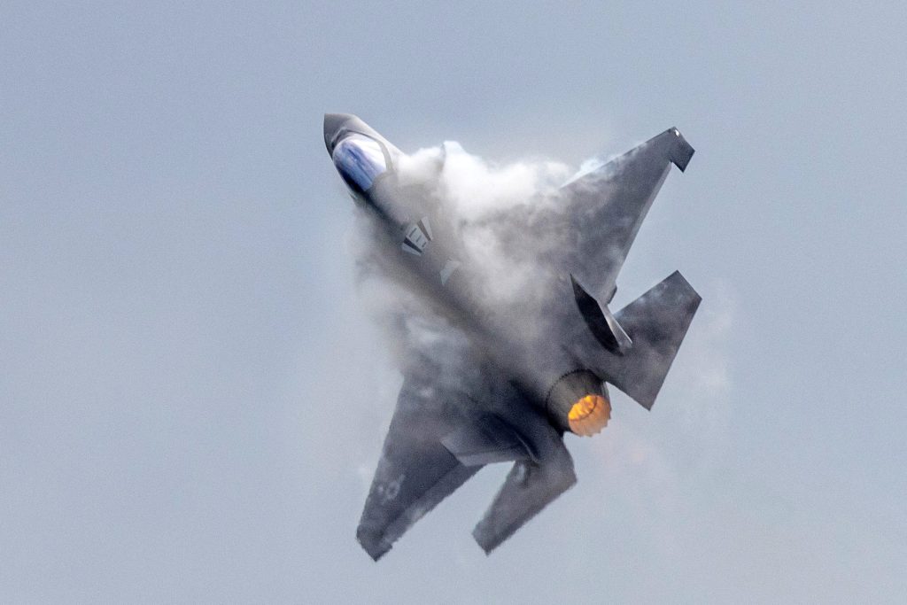 Συντριβή μαχητικού F-35 στην Αλάσκα: Ο πιλότος είχε 50λεπτη συνομιλία με τους μηχανικούς πριν εκτιναχθεί