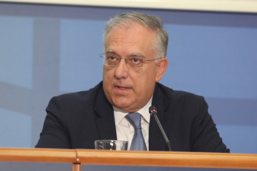 Δέσμευση Θεοδωρικάκου για σταθερές τιμές στα σχολικά είδη από τα σούπερ μάρκετ