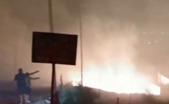 Σαλαμίνα: Συνελήφθη 40χρονος για εμπρησμό από αμέλεια - Είχε πάρτι σπίτι του και πέταξε δυναμιτάκι